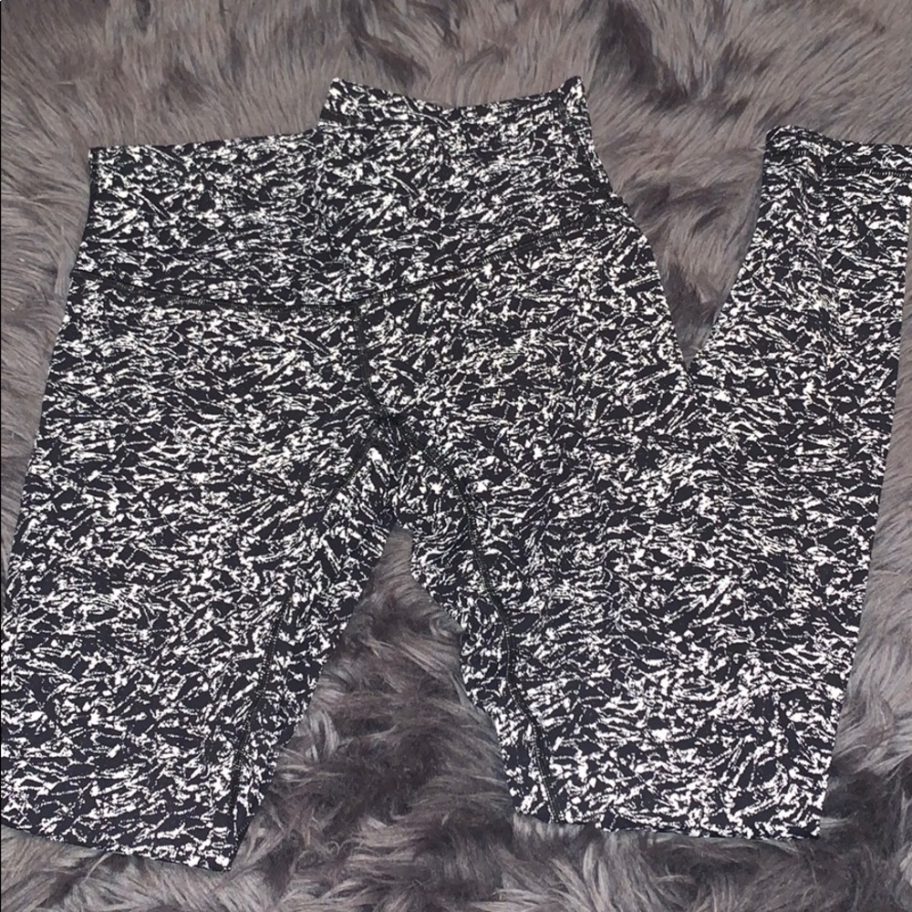 Black and White Lululemon Leggings